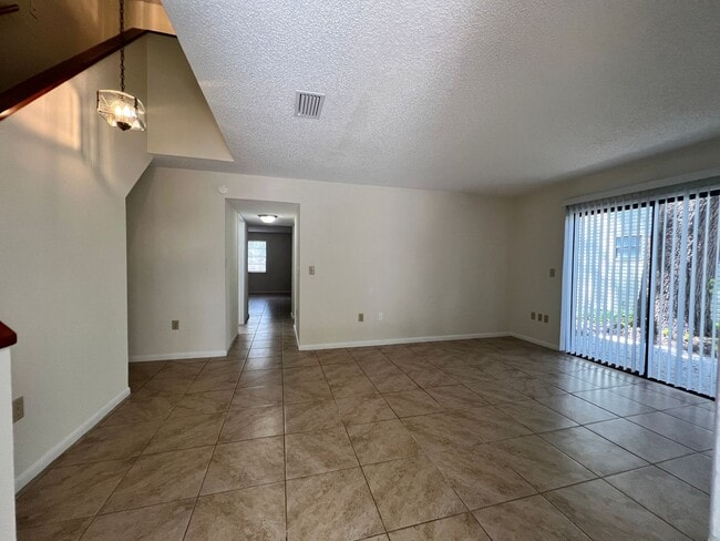 Building Photo - 3583 Raintree Cir