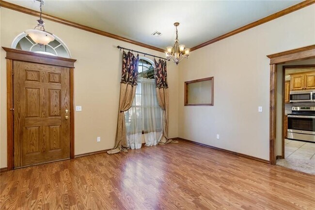 Foto del edificio - Free rent until 12/15/23 + 4 Bed/2Bath/3Ca...