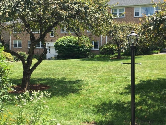 Building Photo - 82 Heritage Hill Rd