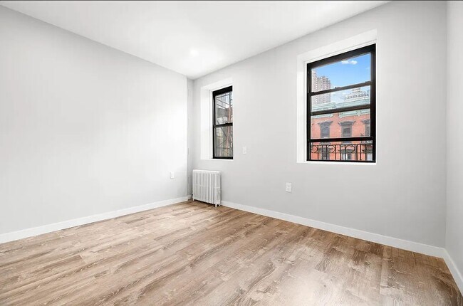 Foto del edificio - 437 W 46th St