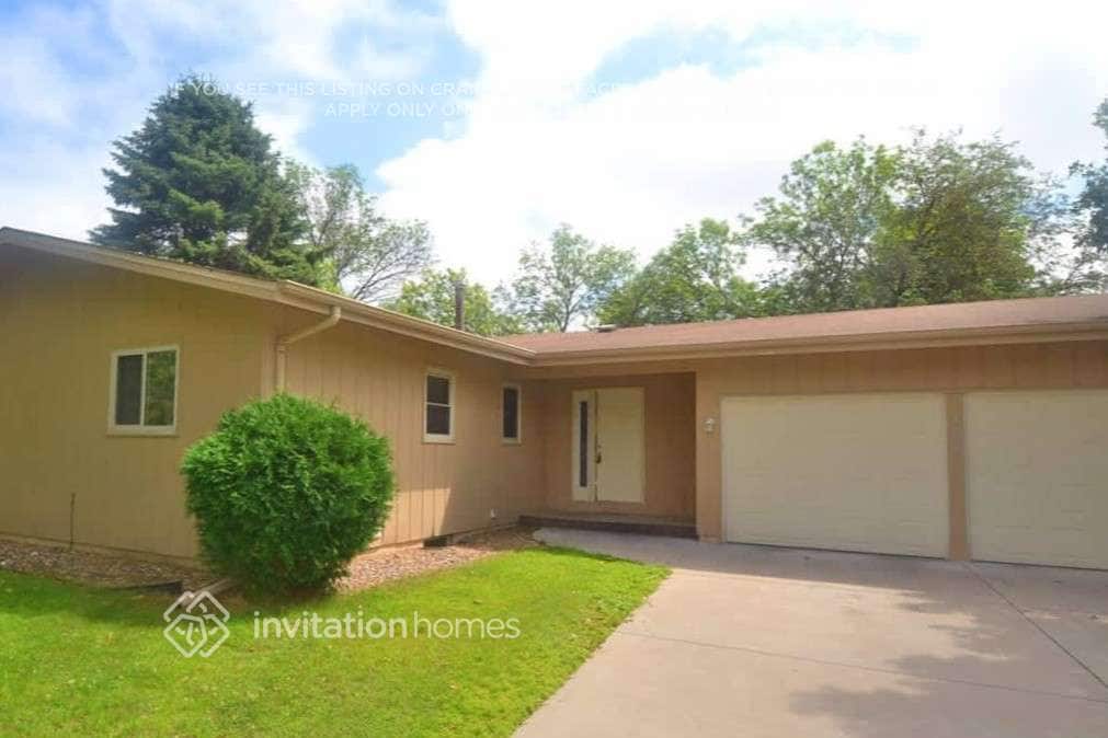 Primary Photo - 7818 Hampshire Cir N