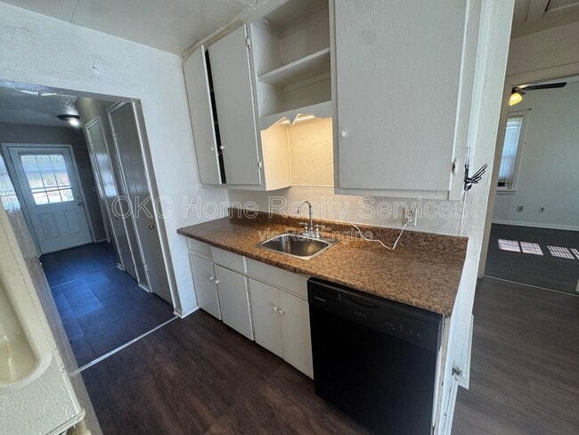 Foto del edificio - 717 SE 27th St