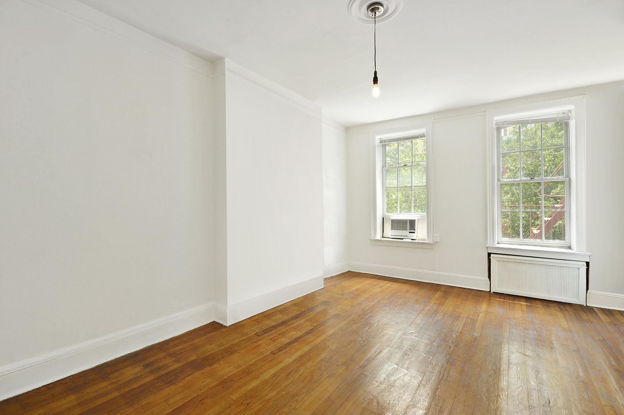 Primary Photo - 10 Jane St