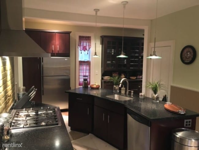 Building Photo - 3 br, 1.5 bath Townhome - 801 West Ferry St