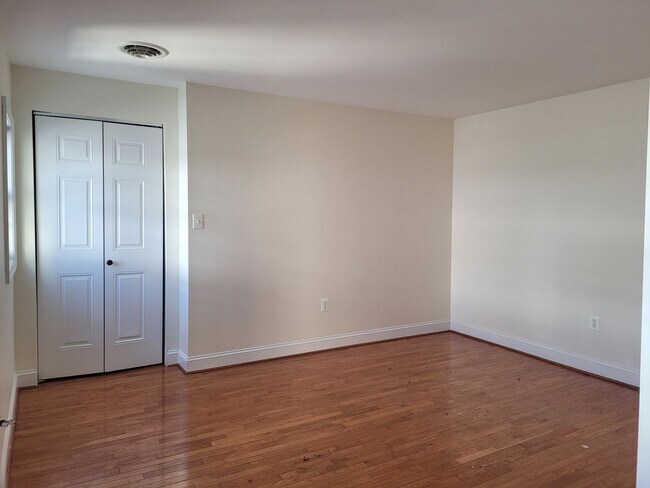 Foto del edificio - 18 W King St