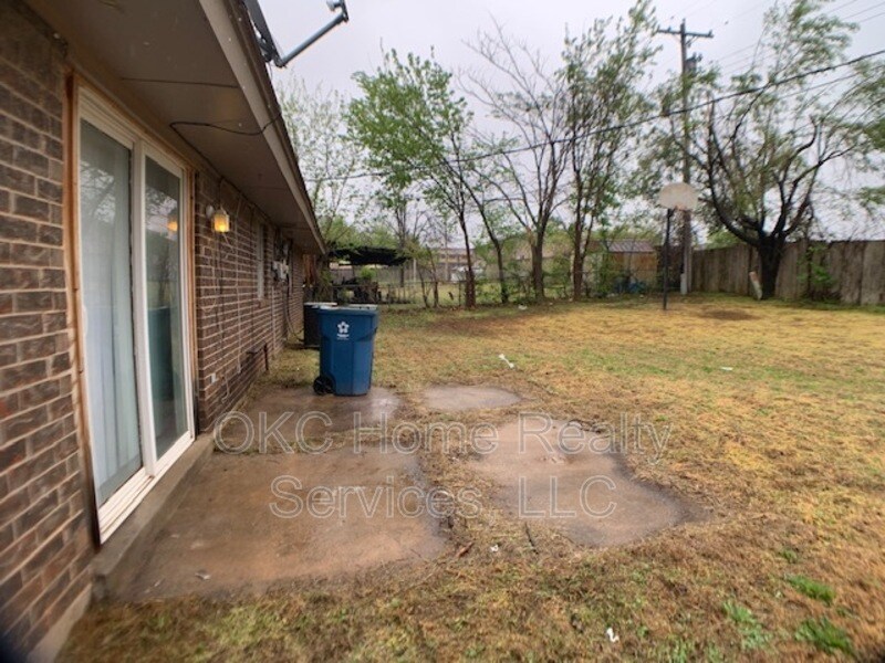 Building Photo - 402 W Silverwood Dr