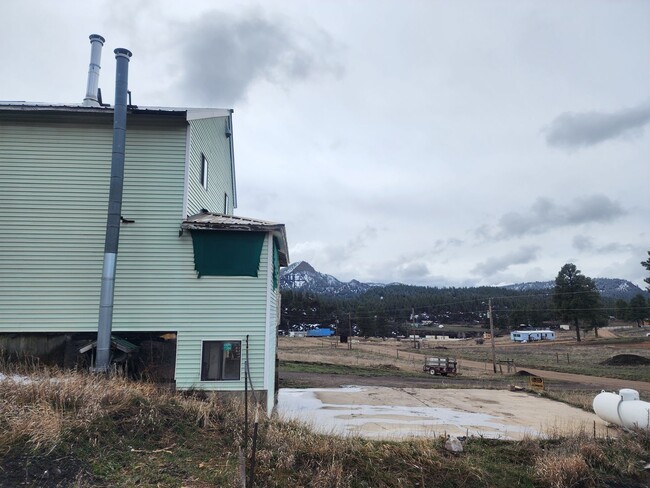 Building Photo - Rural House viewing Broken Off Mtn