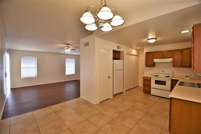 Foto del edificio - 4108 E Covina St