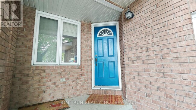 Building Photo - 152 Thornbury Crescent