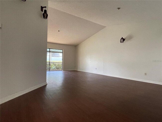 Building Photo - 18302 Aintree Ct
