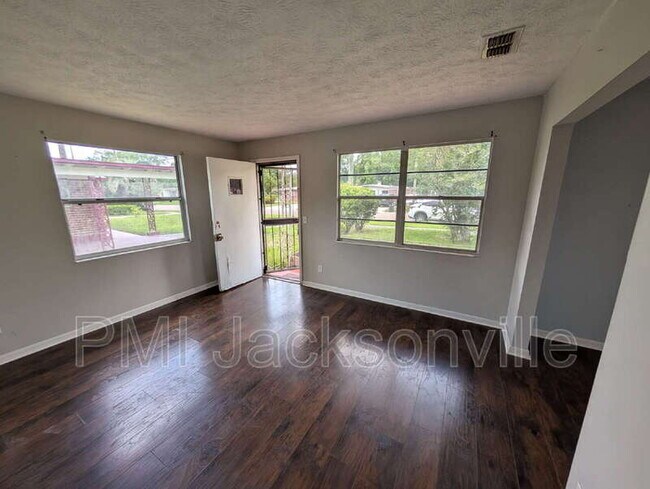 Foto del edificio - 2562 W 28th St