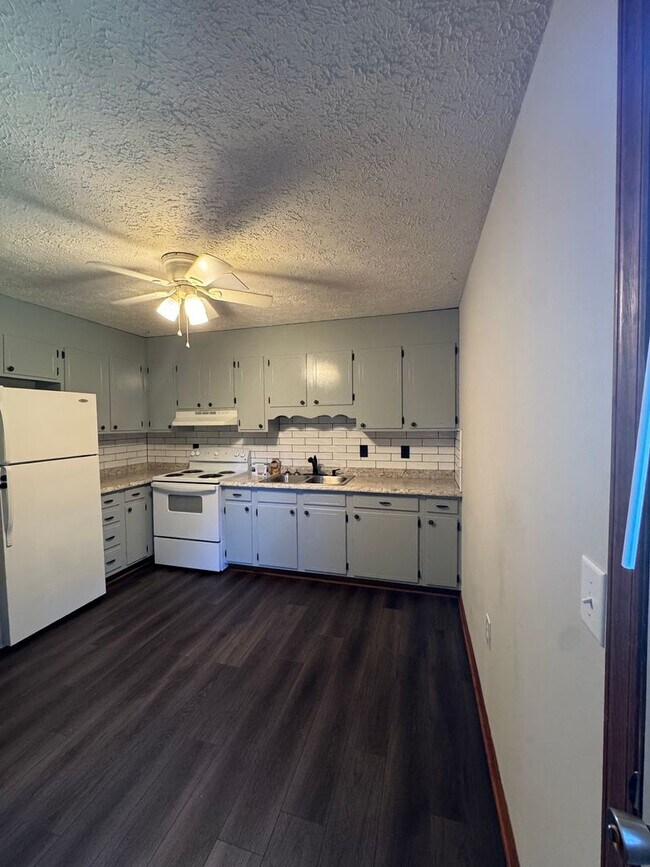 Building Photo - 4774 Mayfield Dr
