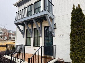 Building Photo - 136 Iberville St