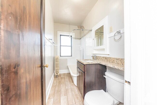 Building Photo - 5075 N Wolcott Ave