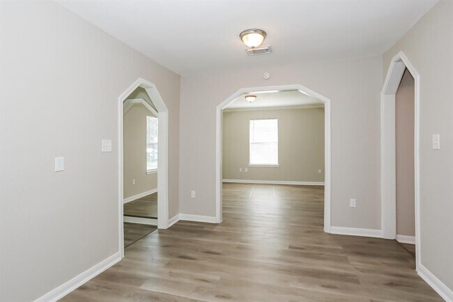 Foto del edificio - 7006 Jay St