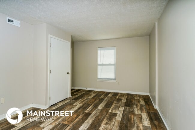 Building Photo - 2913 Dumesnil St