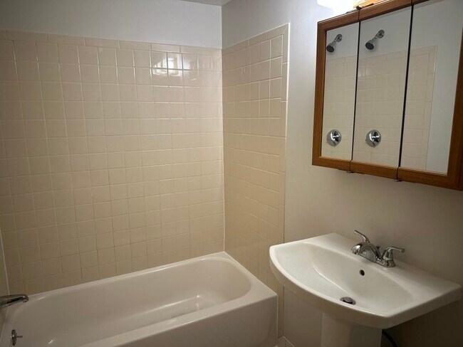 Foto del edificio - 738 Truman Pkwy