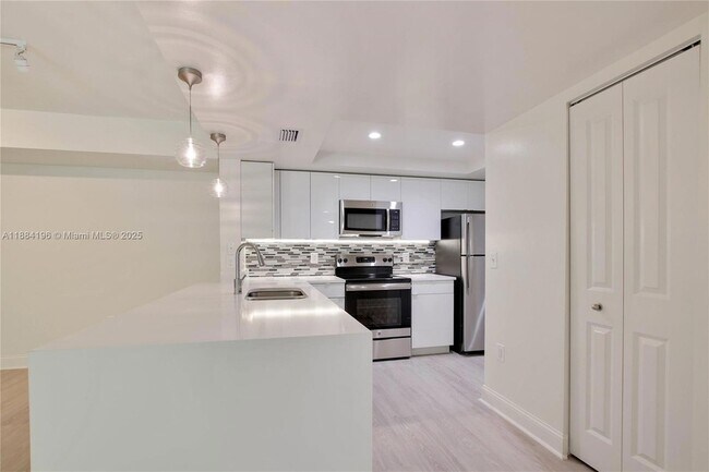Foto del edificio - 3605 NE 207th St