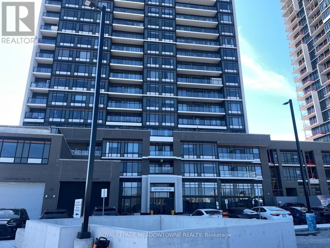 Photo principale - 8010-8010 Derry Rd