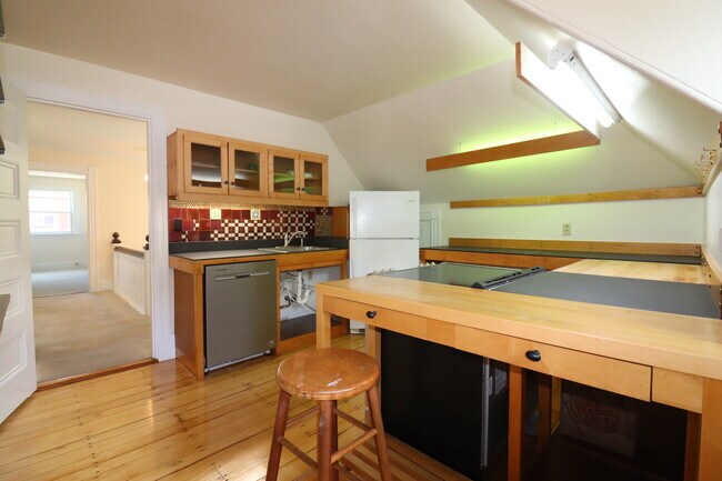 Building Photo - 106 Francis St