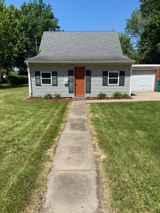 Front - 305 N West St