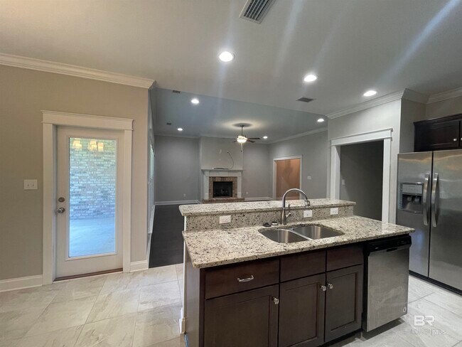 Foto del edificio - 253 Hawthorne Cir