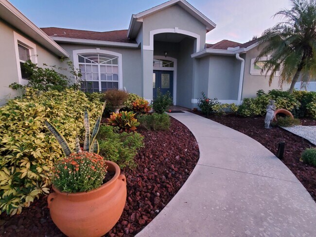Building Photo - 6463 Flora Vista Pl