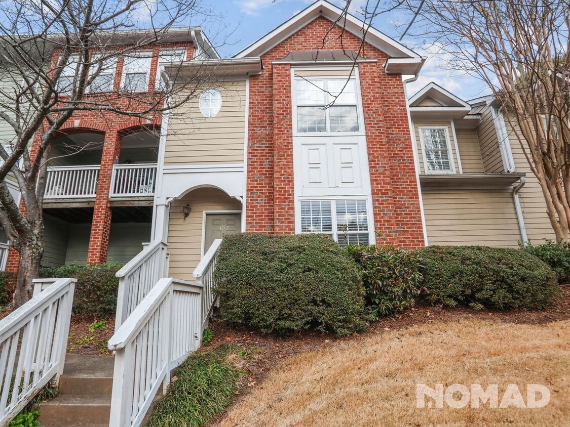 Foto principal - Newly Renovated 3 bed Townhome -Atlanta