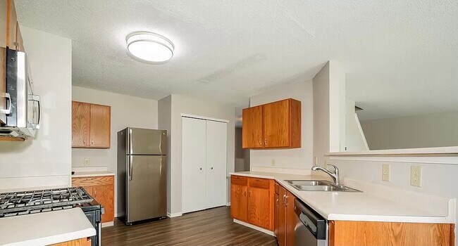 Building Photo - 8405 Wheatfield Dr