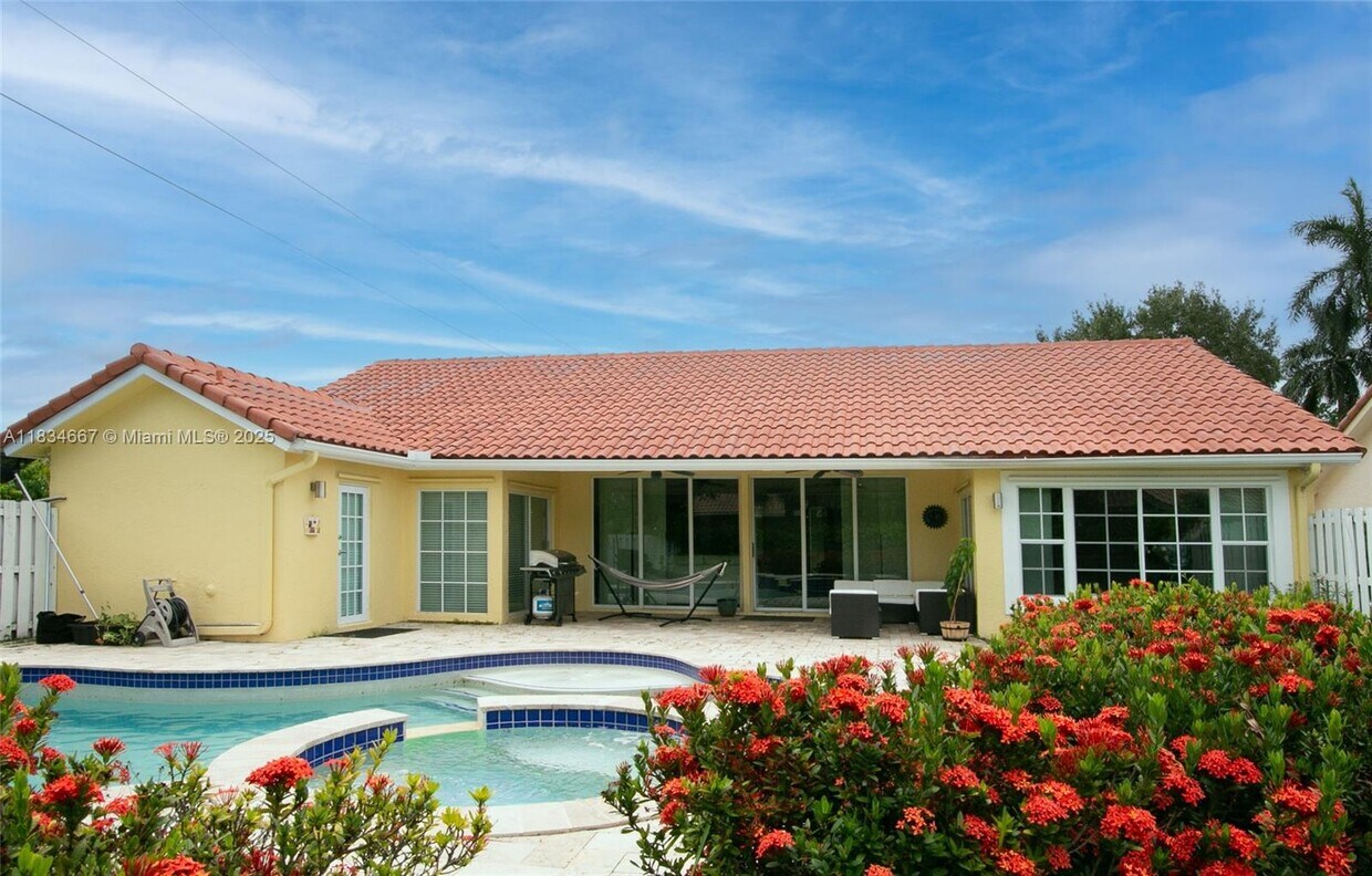 Foto del edificio - 1049 Laguna Springs Dr