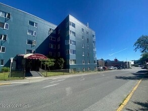 Building Photo - 320 Bawden St