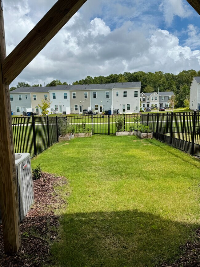 Foto del edificio - Room in Townhome on Chert Ln