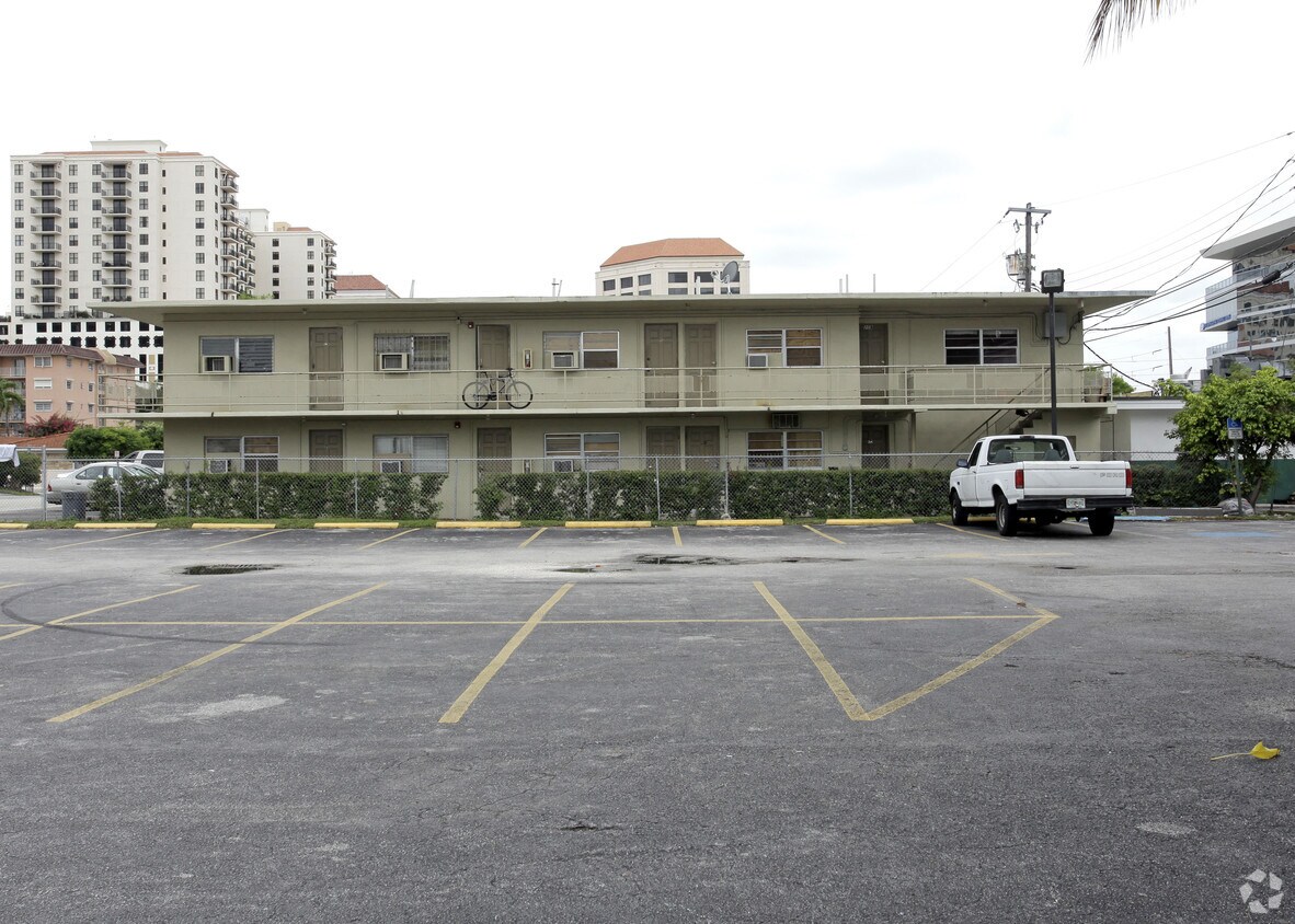Building Photo - 3622 SW 8th St