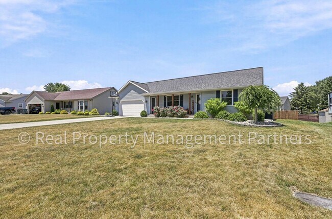 Foto del edificio - Updated 3-Bed Home with 2-Car Garage and Fenced in Yard on .23+ Acres, Near GVSU