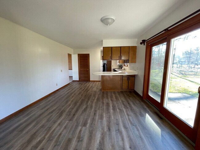 Building Photo - 2607 Woodland Dr
