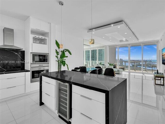 Foto del edificio - 2020 N Bayshore Dr