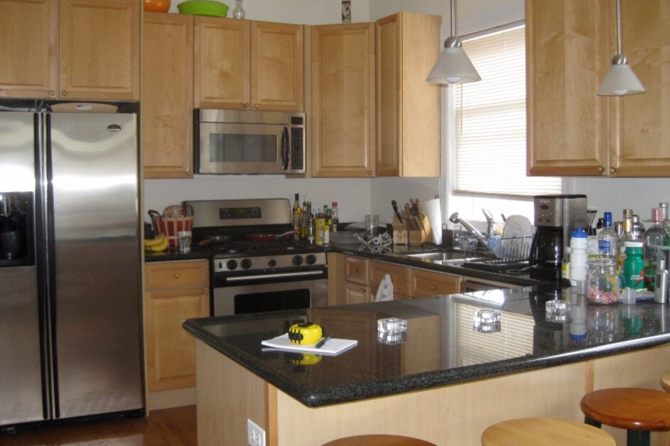 Primary Photo - 1330 W Fletcher St