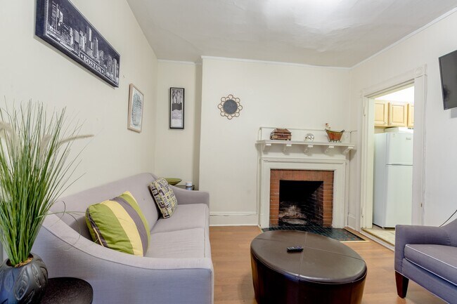 Foto del edificio - 41 Bay State Road, Unit 2 Bed