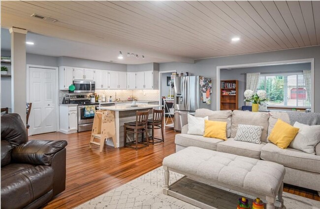Building Photo - Amazing Ranch Home Rental in Virginia Beach!