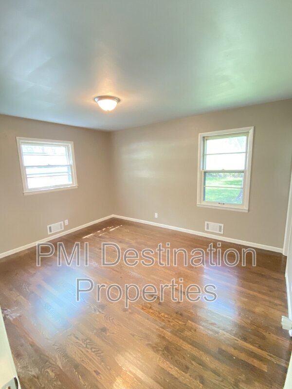 Foto del edificio - 12910 Virginia Ave