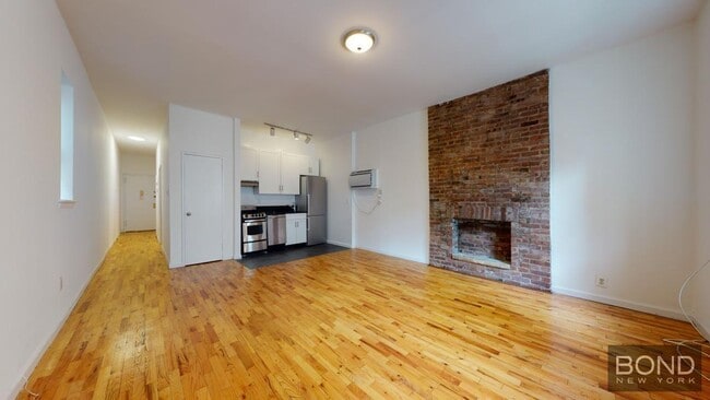 Building Photo - 342 E 87th St