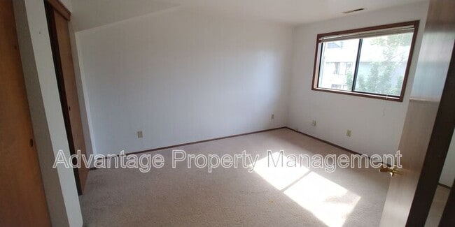 Foto del edificio - 1831 NW Grant Cir