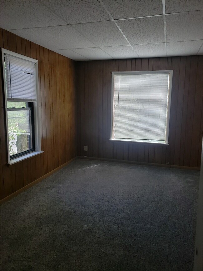 Building Photo - 608 State St