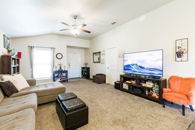 Foto del edificio - Wonderful 3 bed, 2 bath in Milwaukee Ridge!