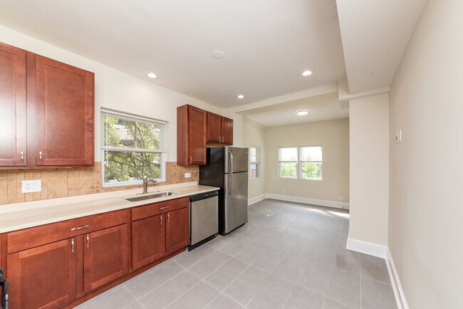 Building Photo - 2710 N Artesian Ave