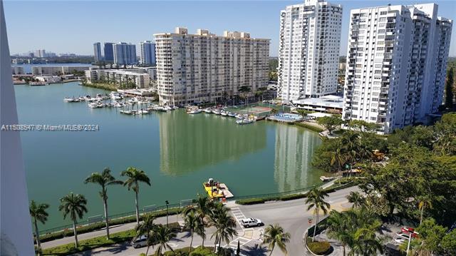 Foto del edificio - 2801 NE 183rd St