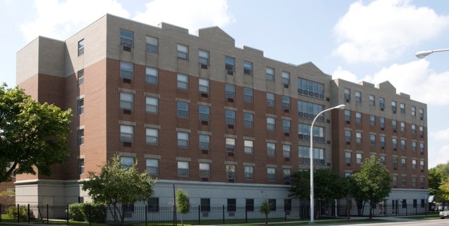 Foto principal - Senior Suites on Belmont Cragin