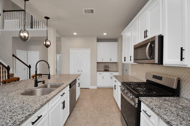 Foto del edificio - 7215 Water Glen Ln