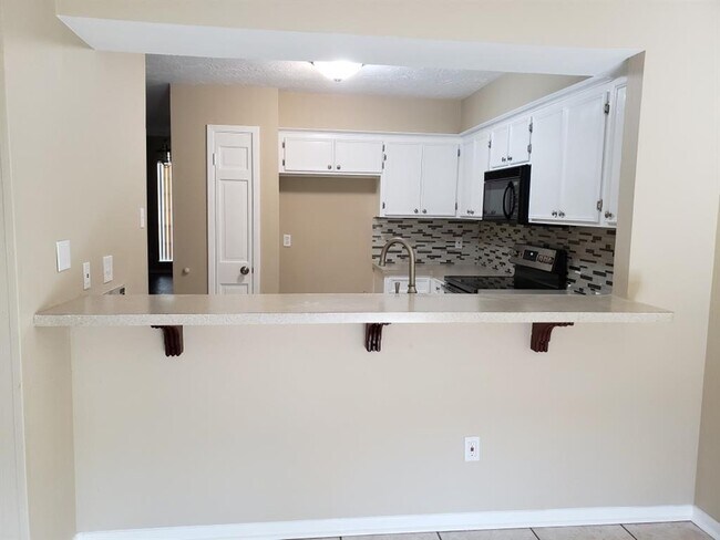 Building Photo - 2233 Broadlawn Dr