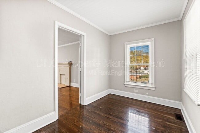 Foto del edificio - 76 Burbank Dr NW